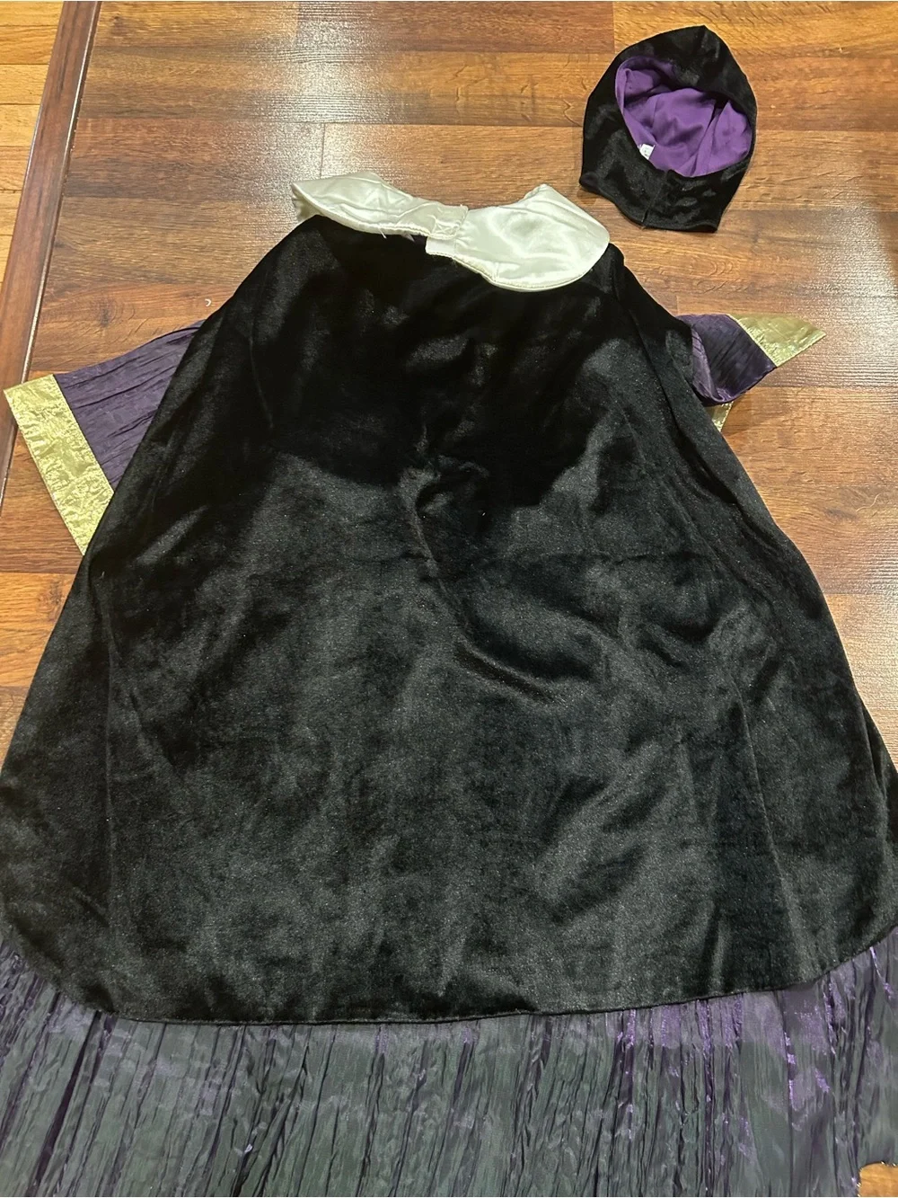 The Disney Store Evil Queen Villain Costume Wicked Queen Child 5-6 Years Old - Picture 7 of 9